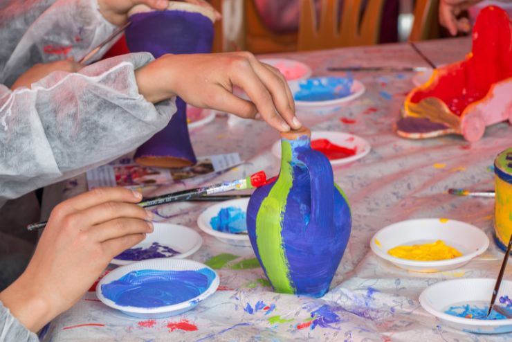 aktivitas-art-and-craft-untuk-anak-pottery