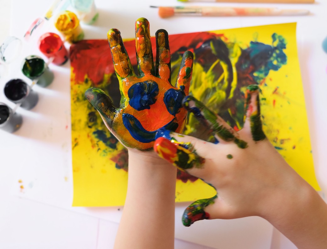 Aktivitas Kreatif untuk Anak finger paint