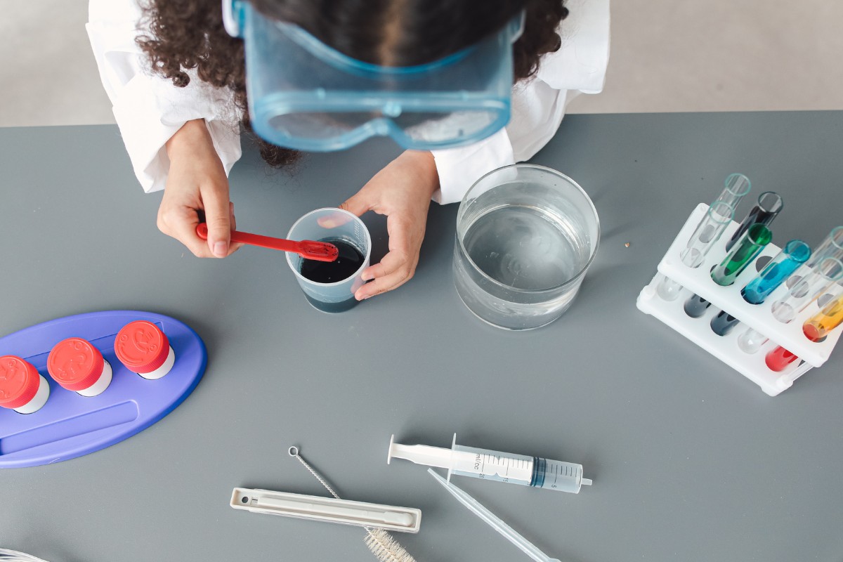 eksperimen sains pelangi dalam gelas
